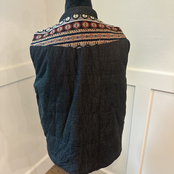 Mystree Charcoal Vest with Colorful Shoulder Design - Picture 3 of 4